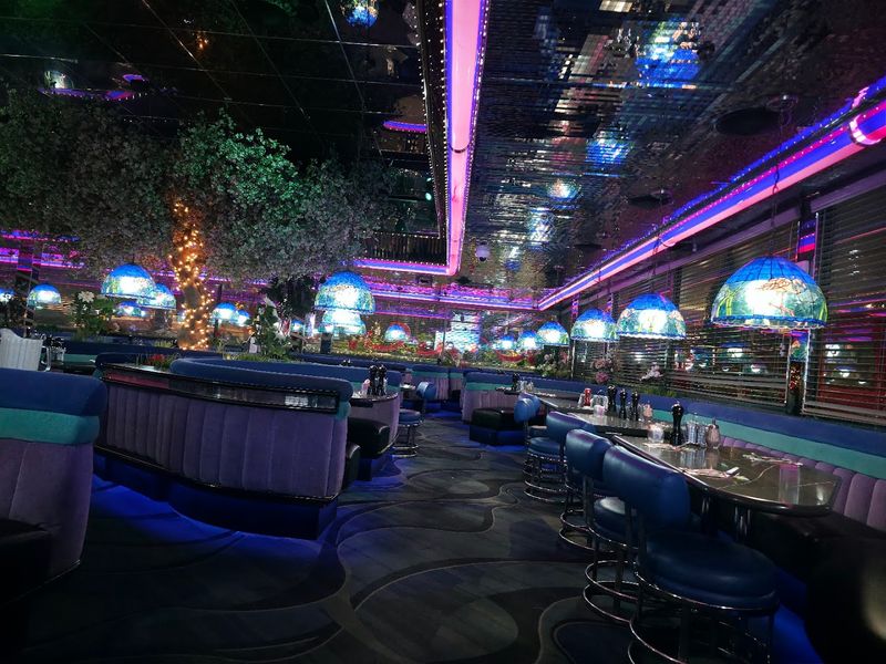 The Retro Decor That Transports You Back to Old Vegas The Retro Decor That Transports You Back to Old Vegas