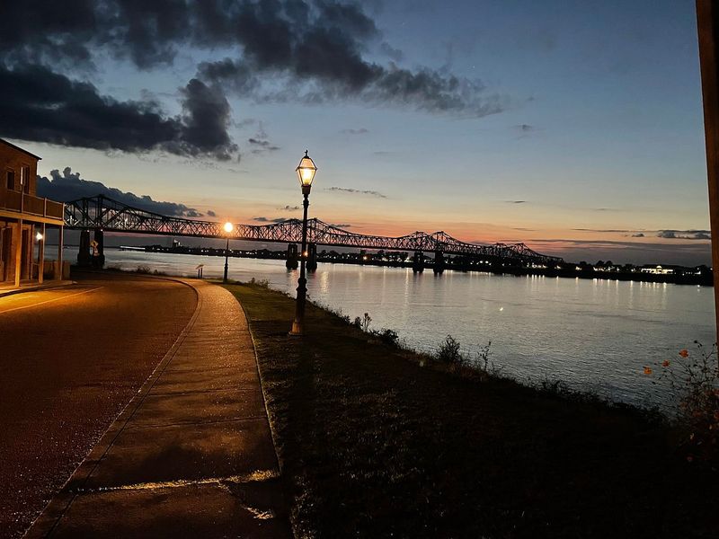 The Role of Natchez in Mississippi's Broader Story The Role of Natchez in Mississippi's Broader Story