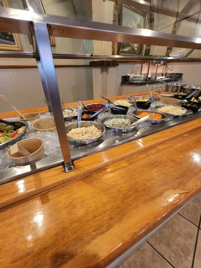 The Salad Bar and Dessert Bar as Supporting Stars The Salad Bar and Dessert Bar as Supporting Stars