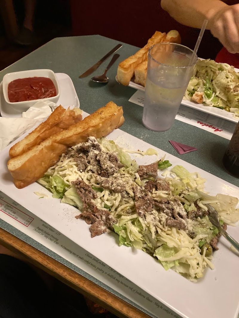The Salad and Breadsticks That Deserve Their Own Fan Club The Salad and Breadsticks That Deserve Their Own Fan Club