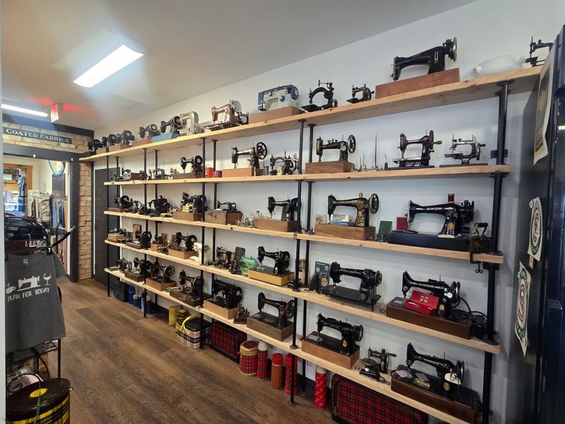 The Sewing Machines on the Wall Are Not Just Decoration The Sewing Machines on the Wall Are Not Just Decoration