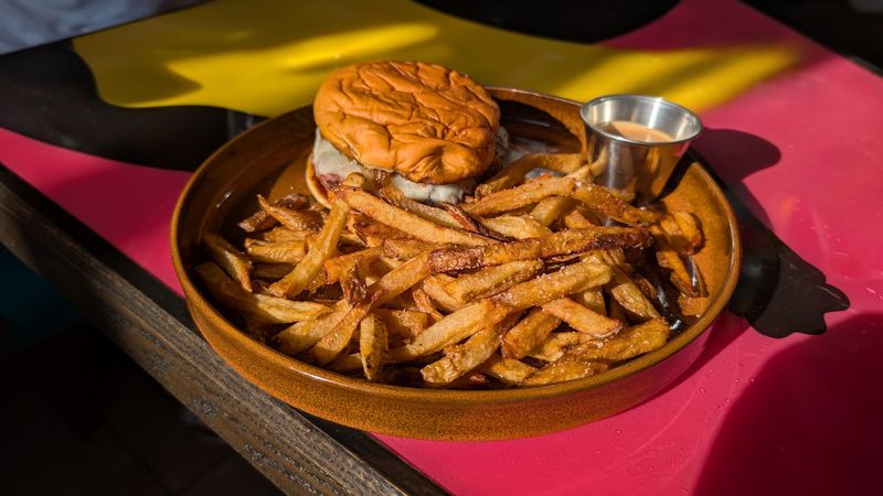 The Smash Burger That Keeps Stopping Road Trippers in Their Tracks The Smash Burger That Keeps Stopping Road Trippers in Their Tracks