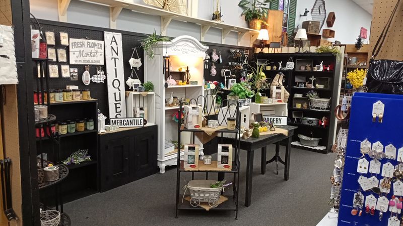 The Story Behind the Mall: A Vendor-Based Antique Community