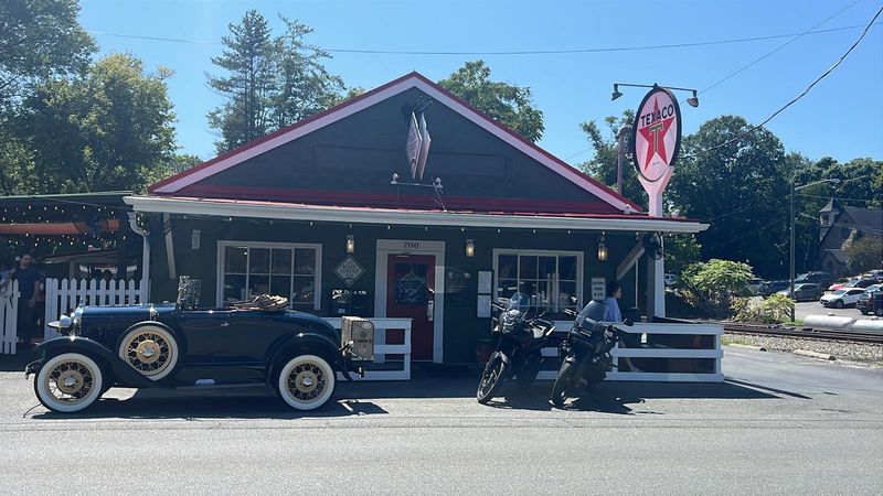 The Town of Clifton That Makes the Drive Feel Worth It