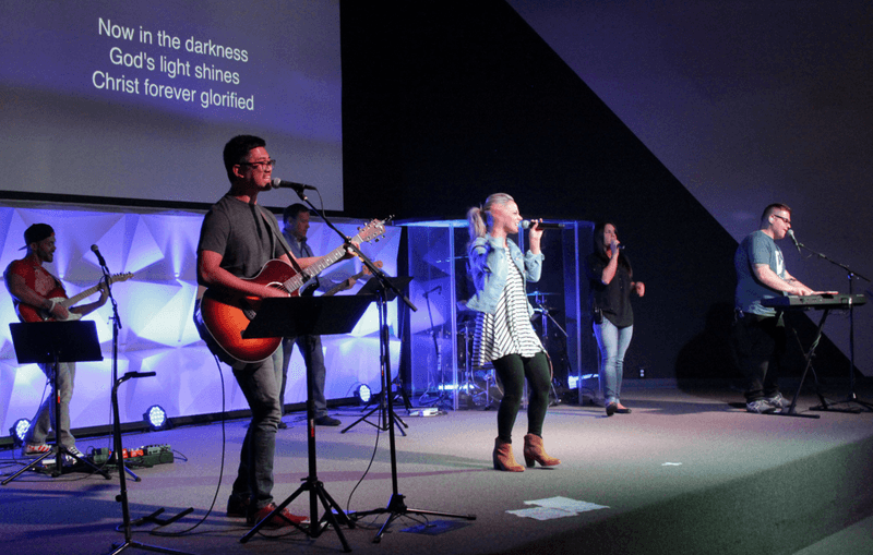 The Worship Experience That Sets the Tone