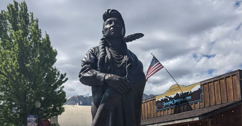 These 10 Oregon Small Towns Are the Heart and Soul of the State