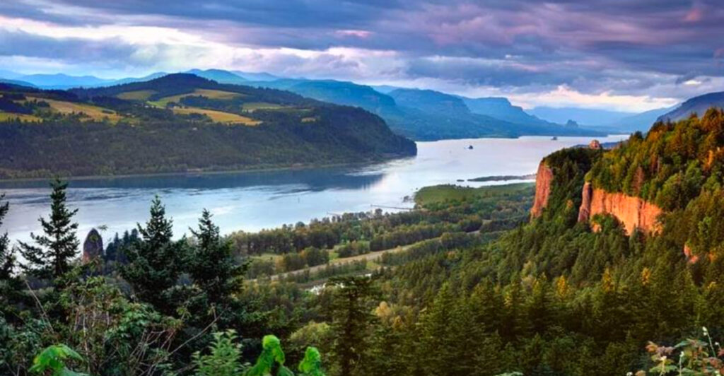 These 13 Oregon Places Are Perfect for Showing Off the State