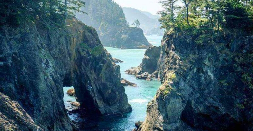 These 15 Oregon Curry Coast Escapes Are Packed With Secret Beaches and Stunning Views