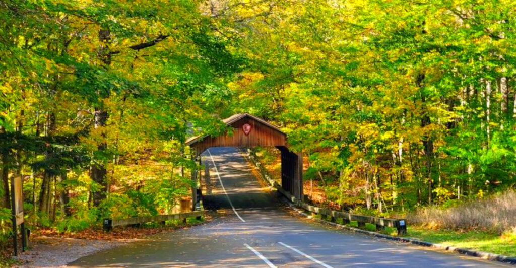 This 5-Mile Scenic Drive in Michigan Offers Some of the Most Beautiful Lake Michigan Views