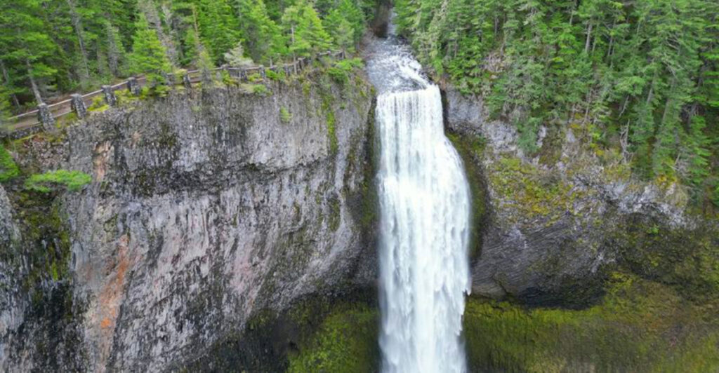 This Accessible Waterfall in Oregon Is One of the State’s Most Spectacular Sights