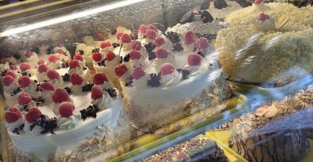 This Chicago Favorite Is Known for Elegant Custom Cakes and Old-World Treats