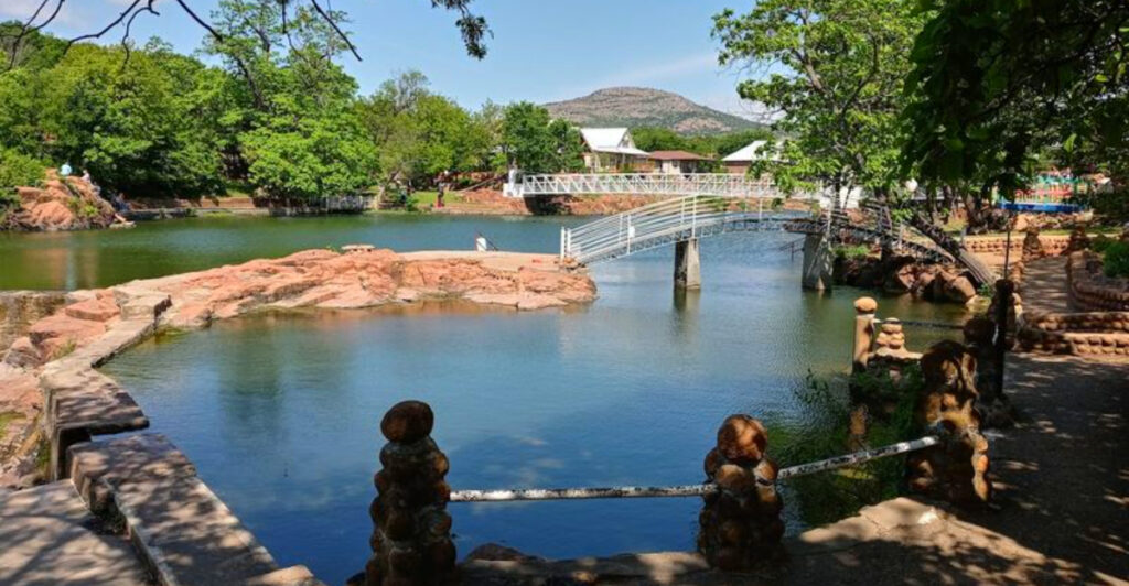 This Crystal-Clear Swimming Hole in Oklahoma Feels Like Nature’s Own Spa