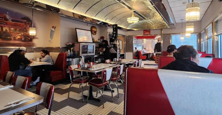 This Family-Run New Jersey Diner Is a Real 1950 Time Capsule