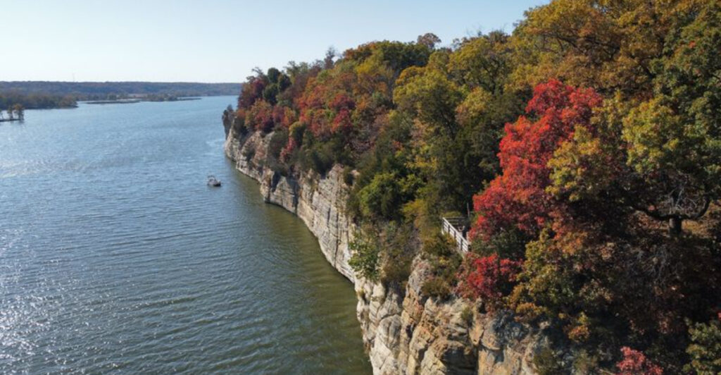 This Illinois State Park Has Two Living Bison and Giant Earth Sculptures Above the Illinois River