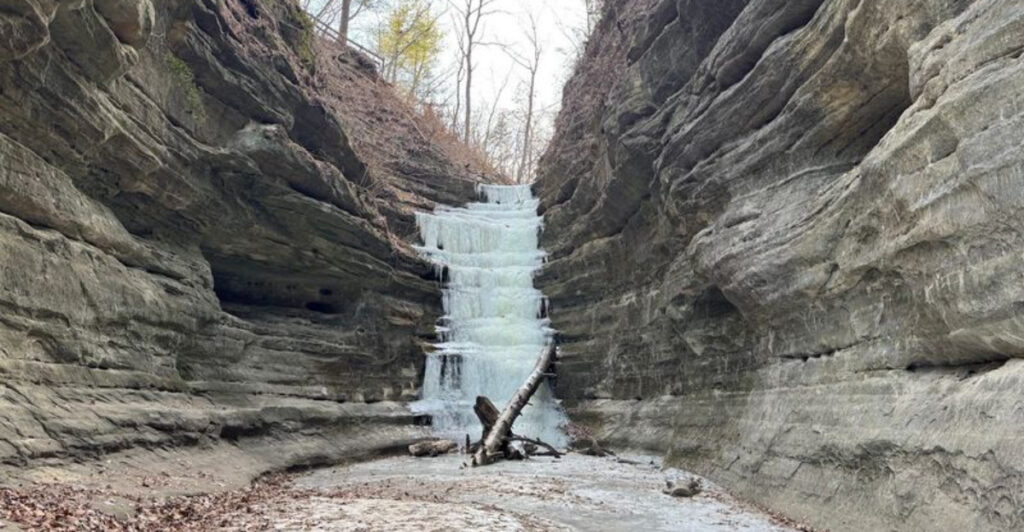 This Illinois State Park Near Utica Packs 18 Sandstone Canyons Into More Than 13 Miles of Trails