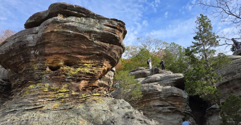This Illinois Trail Passes 320-Million-Year-Old Sandstone Cliffs in Just a Quarter Mile