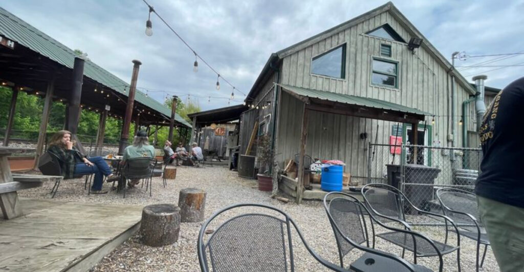 This Laid-Back Tennessee Brewery Was Made For Slow Evenings And Beer Flights