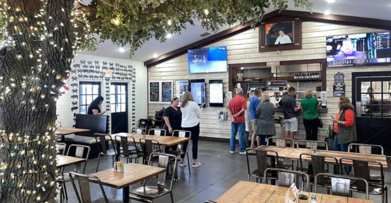 This Low-Key Bartow Seafood Spot Is a Local Favorite for Fresh Catches and Bold Florida Flavors