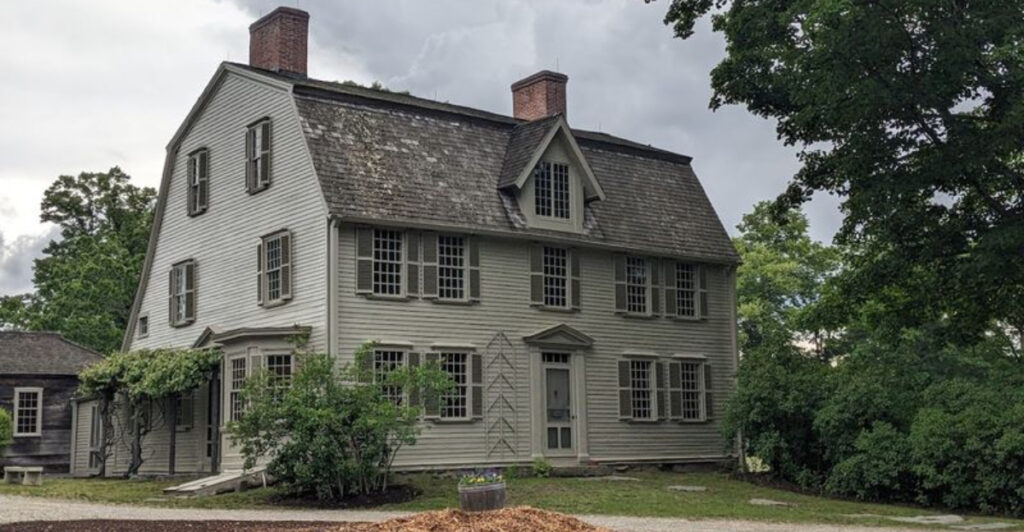 This Massachusetts House Holds Stories Of Emerson, Hawthorne, And The Revolution