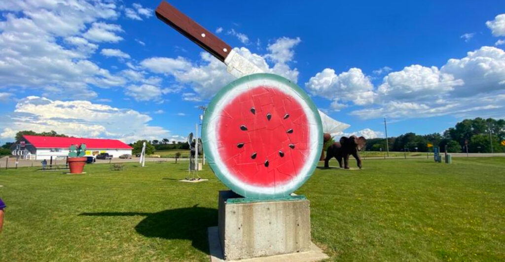 This Minnesota Sculpture Park Turned A Tiny Town Into A Road Trip Stop