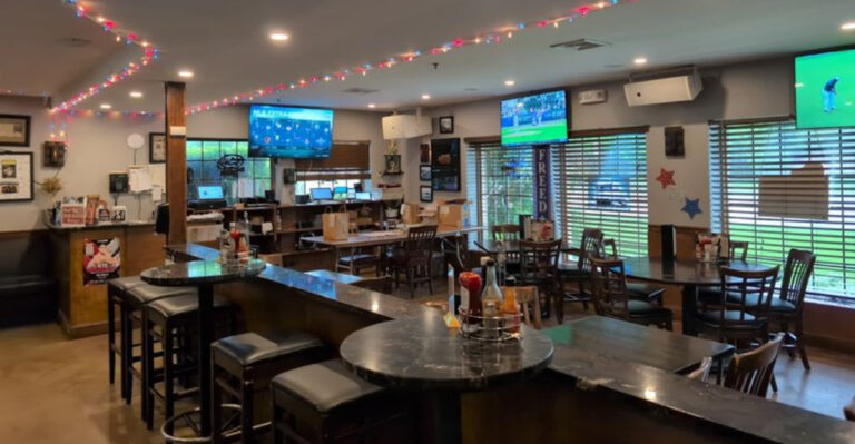 This New Jersey Steakhouse Is Secretly a Sports-Bar Paradise