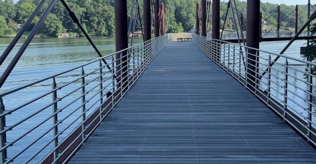 This North Carolina River Bridge Is One of the State’s Most Beautiful Viewpoints