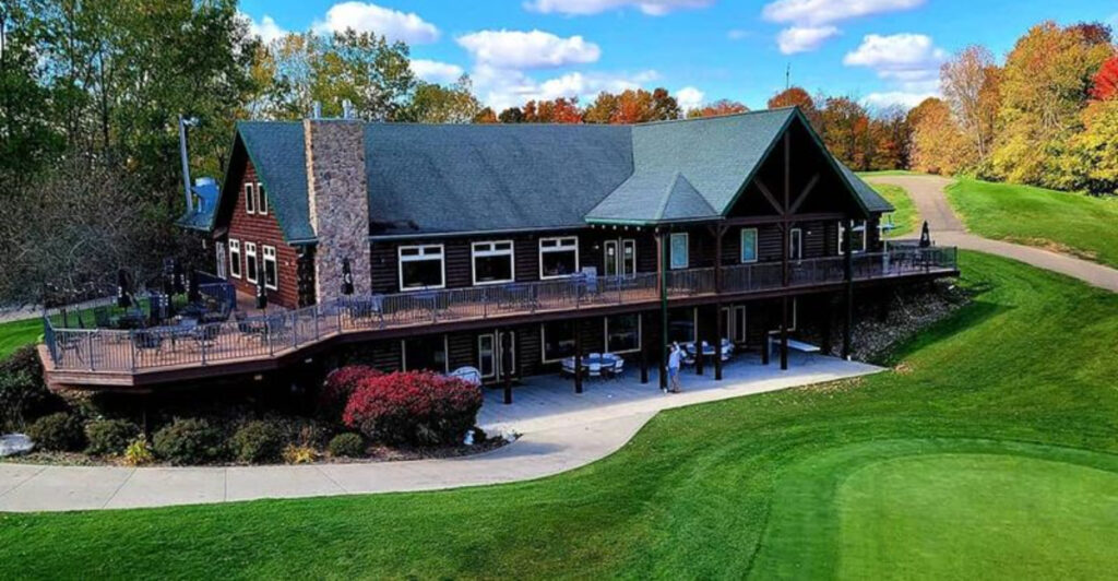 This Ohio Golf Club Pairs Championship Fairways With a Tavern Overlooking the Course