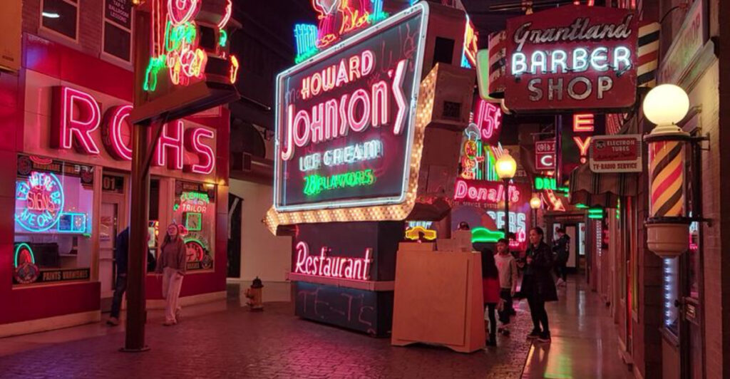 This Ohio Museum Brings America’s Roadside Signs Back To Life