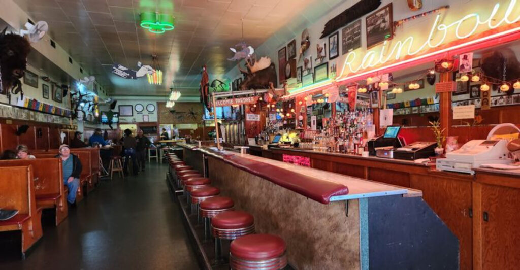 This Oregon Café Has Served Broasted Chicken in the Same Spot Since 1883