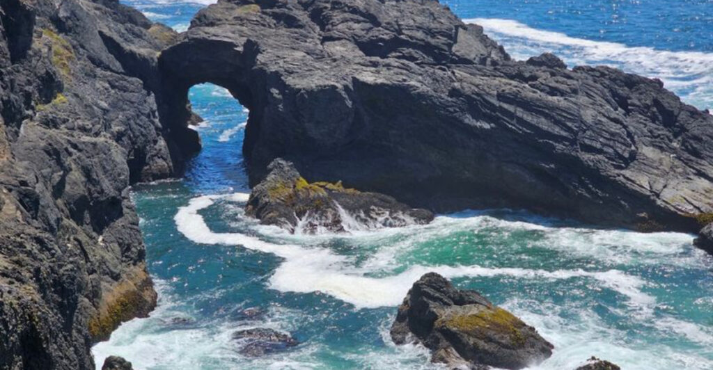 This Oregon Coastal Drive Packs Secluded Beaches Into 12 Dramatic Miles