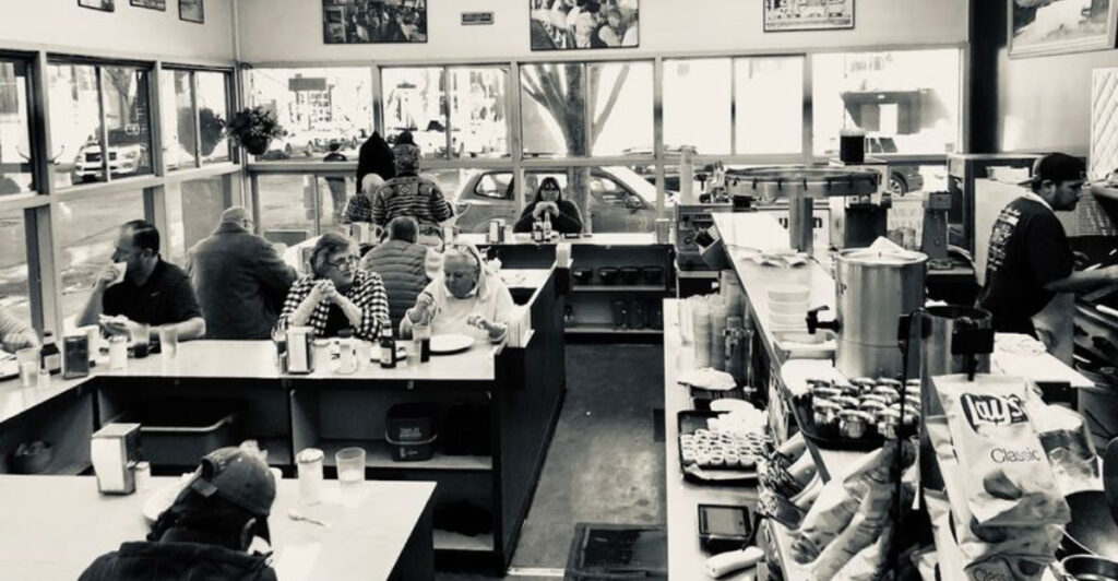 This Oregon Diner Has Used the Same Cheeseburger Recipe Since 1947