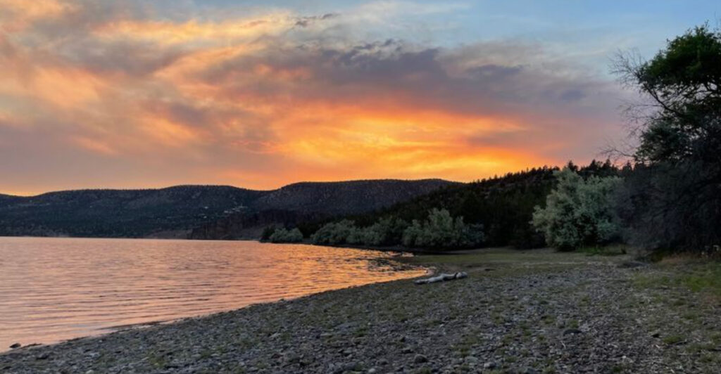 This Oregon Reservoir Has 43 Miles of Shoreline and Becomes One of the State’s Darkest Stargazing Escapes After Sunset