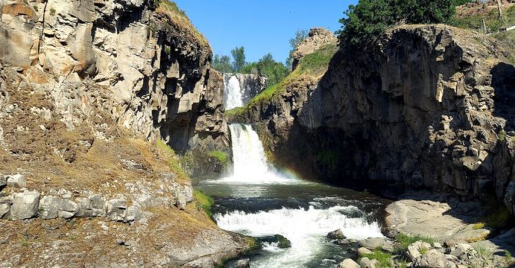 This Oregon Waterfall Hike Packs Four Incredible Falls Into One Easy Adventure