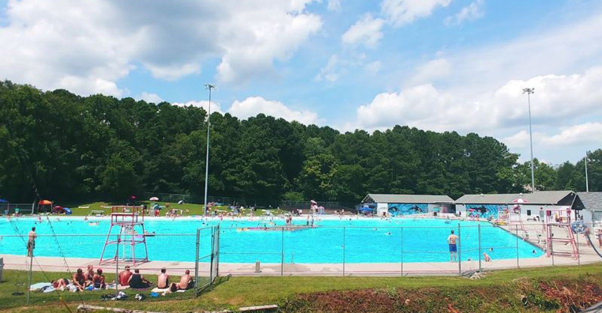 This Spring-Fed Tennessee Pool Is One Of The Nation’s Largest Municipal Pools