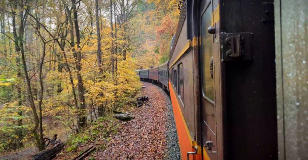 This Tennessee Train Ride Reveals Mountain Views You Cannot Reach by Car