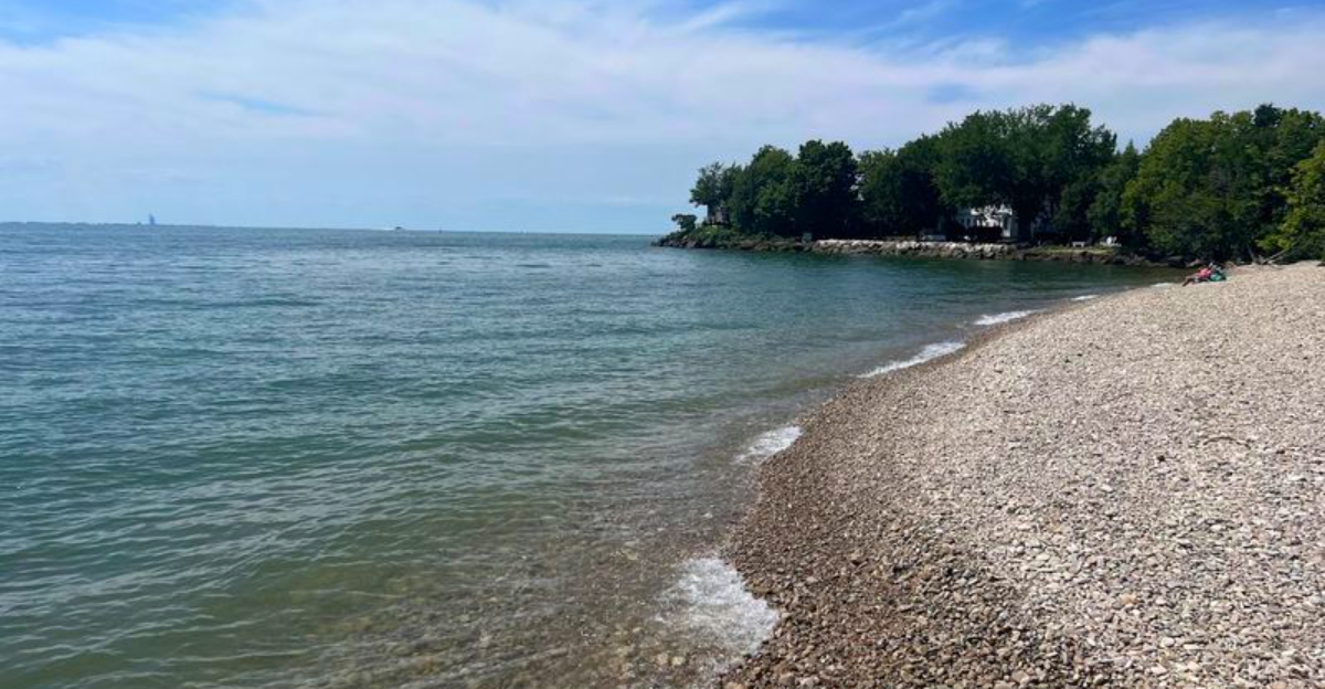 This Tiny Ohio State Park Is Home To One Of The Midwest’s Best Beach Escapes