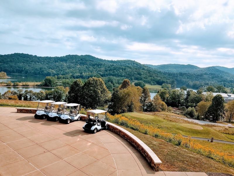 Trails, Golf, and a Spa for the Non-Water Days Trails, Golf, and a Spa for the Non-Water Days