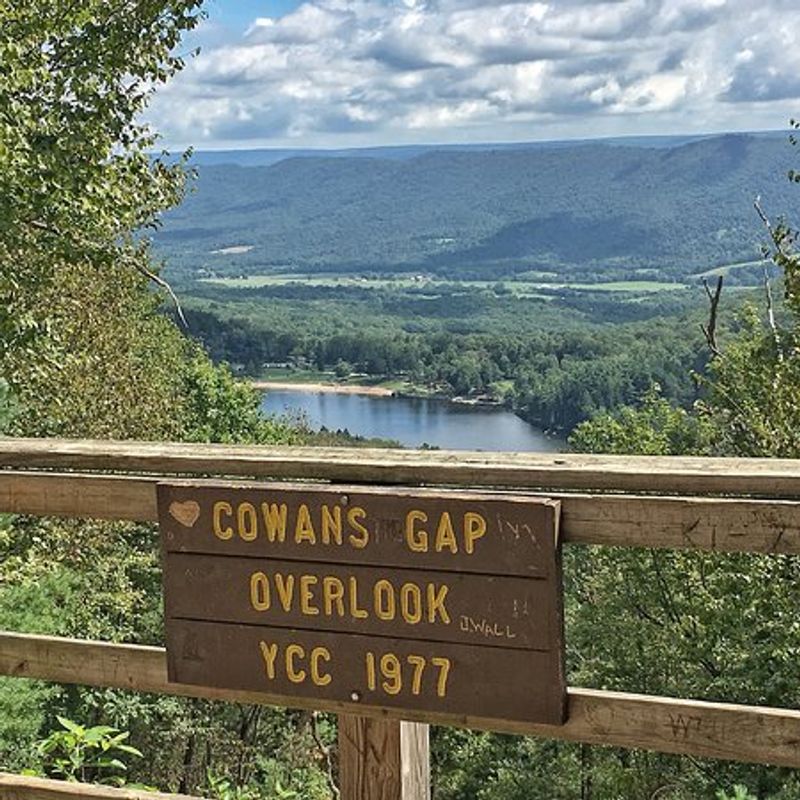 Trails That Take You From Lakeside to Overlook
