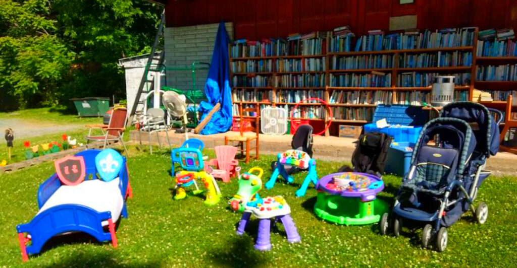 Treasure Hunters Keep Returning to This Pennsylvania Flea Market for Incredible Bargains and Vintage Finds