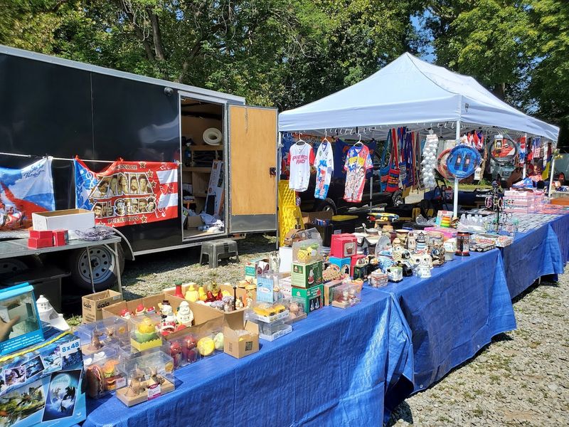 Treasure Hunting Through Hundreds of Vendor Stalls