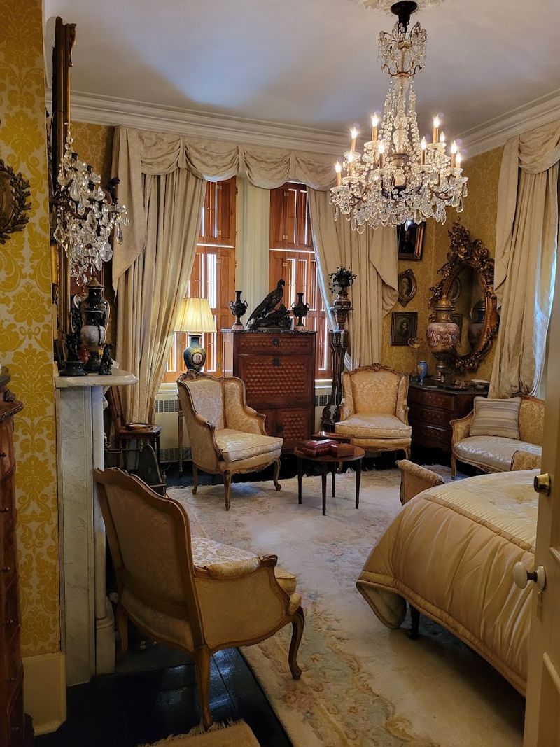 Twenty-Two Rooms of Italianate Grandeur Twenty-Two Rooms of Italianate Grandeur