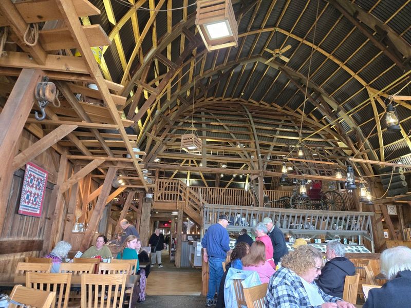 Two Ways to Dine Under One Roof Two Ways to Dine Under One Roof