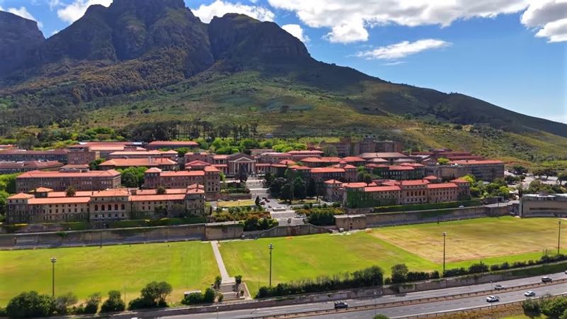 University of Cape Town, Cape Town, South Africa University of Cape Town, Cape Town, South Africa