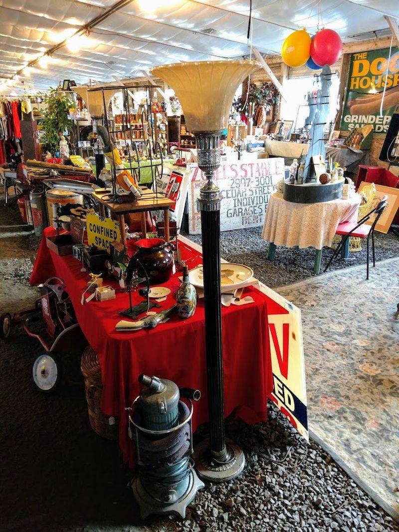 Vintage Collectibles That Stop You Mid-Step Vintage Collectibles That Stop You Mid-Step