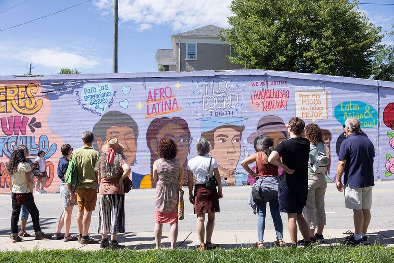 Walking Tours vs. Bus Tours: What to Expect Walking Tours vs. Bus Tours: What to Expect
