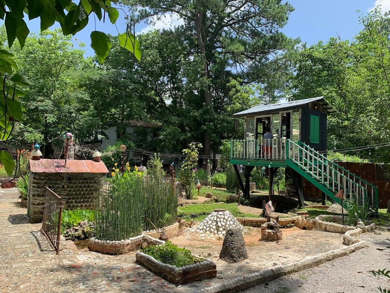 Walking the Garden Paths: What a Self-Guided Tour Actually Feels Like Walking the Garden Paths: What a Self-Guided Tour Actually Feels Like