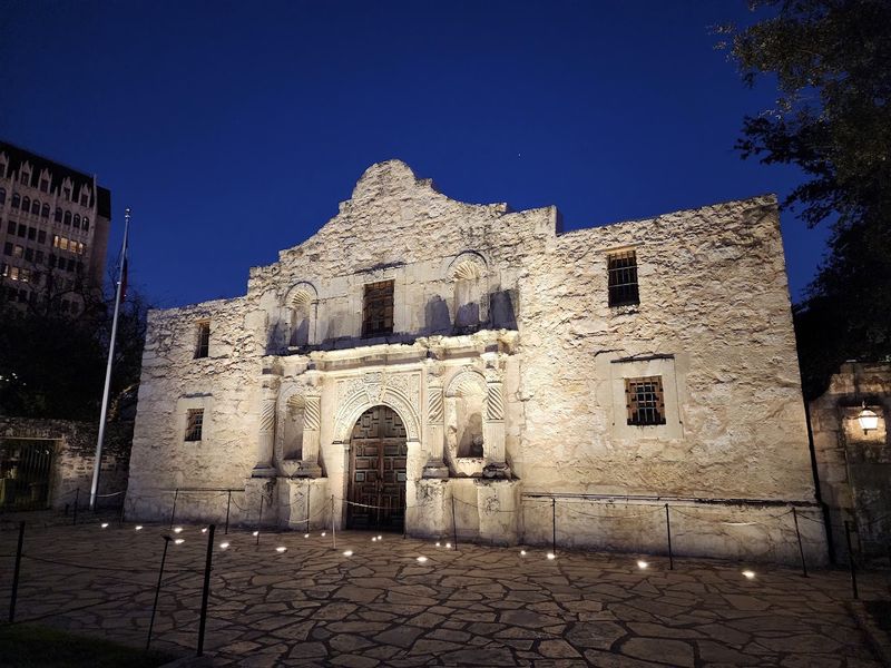 Walking the Grounds of Alamo Plaza Walking the Grounds of Alamo Plaza