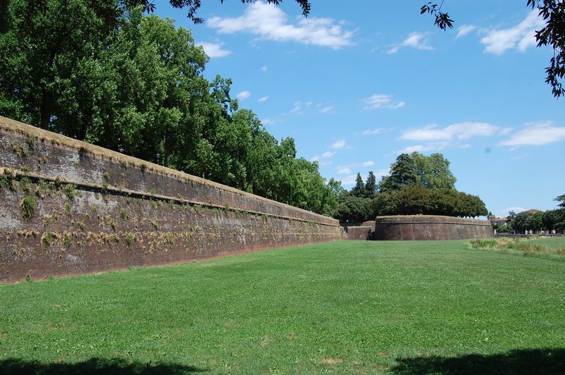 Walls of Lucca, Lucca, Italy Walls of Lucca, Lucca, Italy