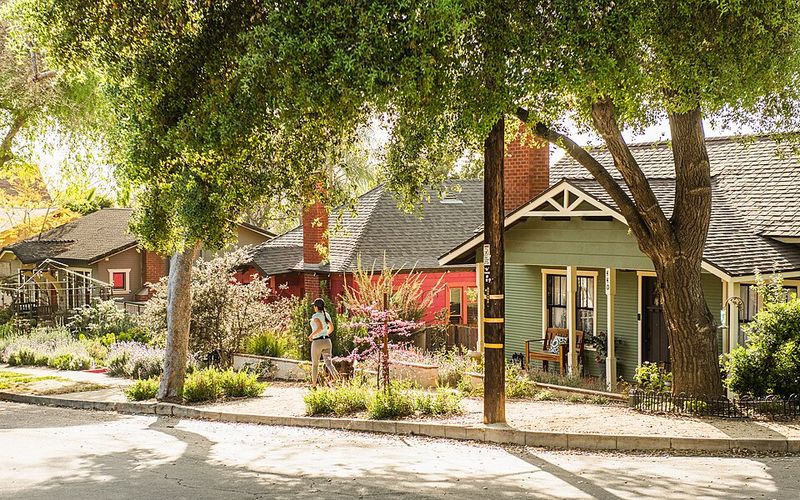 Wander Historic Neighborhoods Before the Crowds Wake Up Wander Historic Neighborhoods Before the Crowds Wake Up