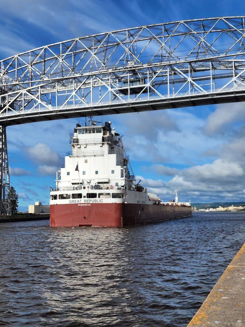 Watching Massive Freighters Pass at Close Range Watching Massive Freighters Pass at Close Range